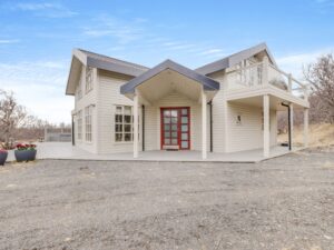 Fyrsta húsið keypt og uppfærsla hafin. Upphaf fyrsta samfélags Heimkomu.