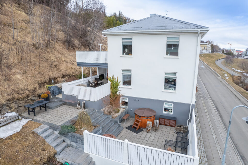 Annað húsið komið – Heimkoma á Akureyri
